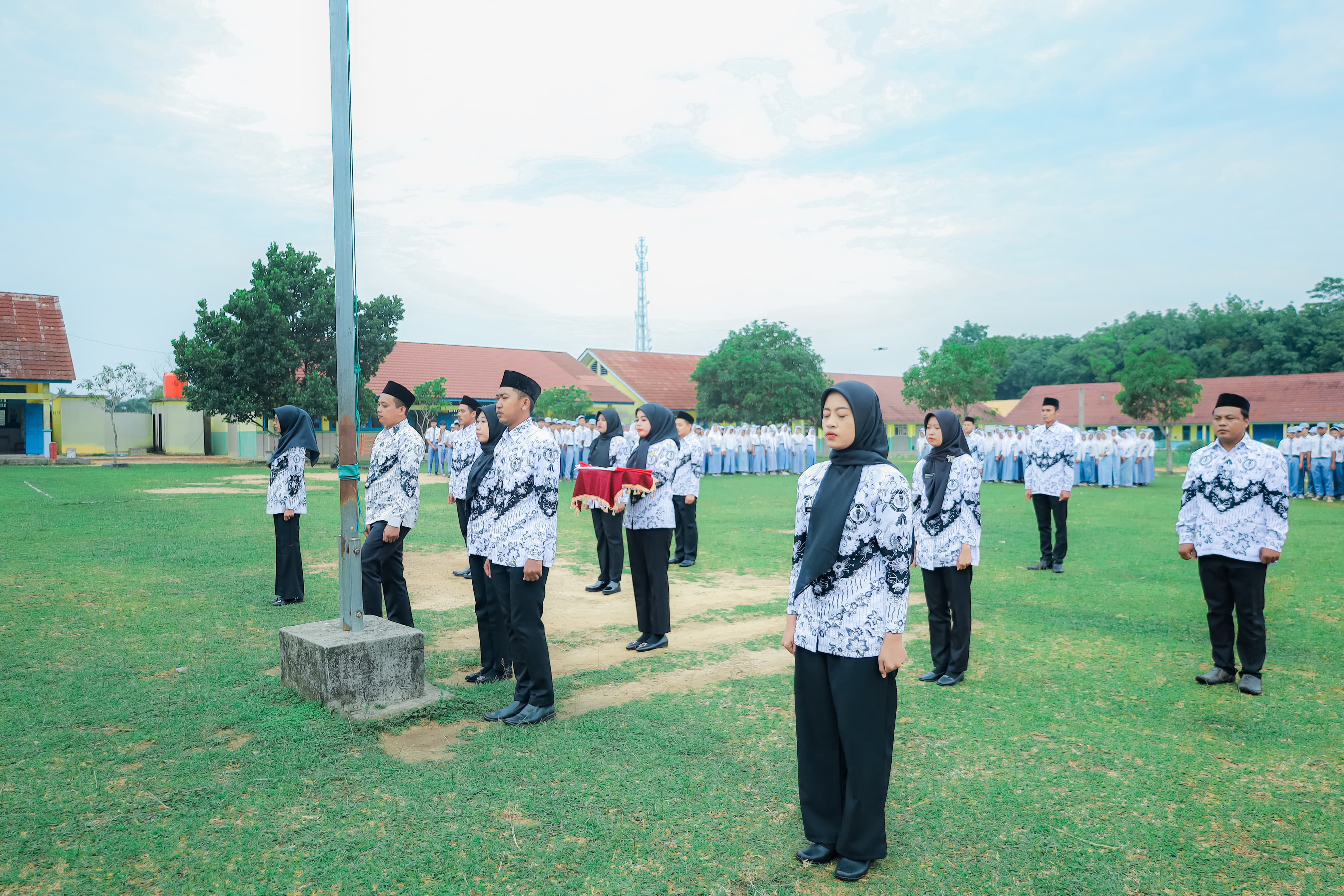 SEMARAK PERINGATAN HARI GURU NASIONAL DI SMKN 1 NEGARA BATIN