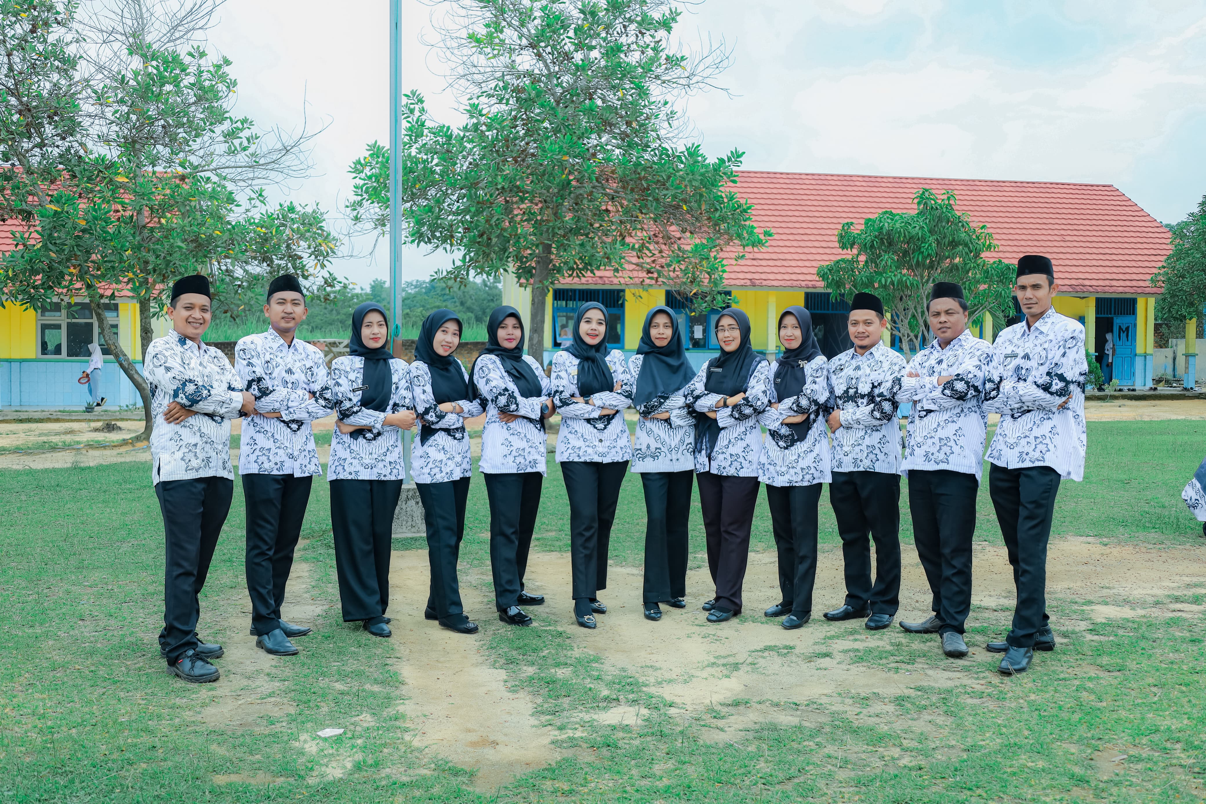 SEMARAK PERINGATAN HARI GURU NASIONAL DI SMKN 1 NEGARA BATIN