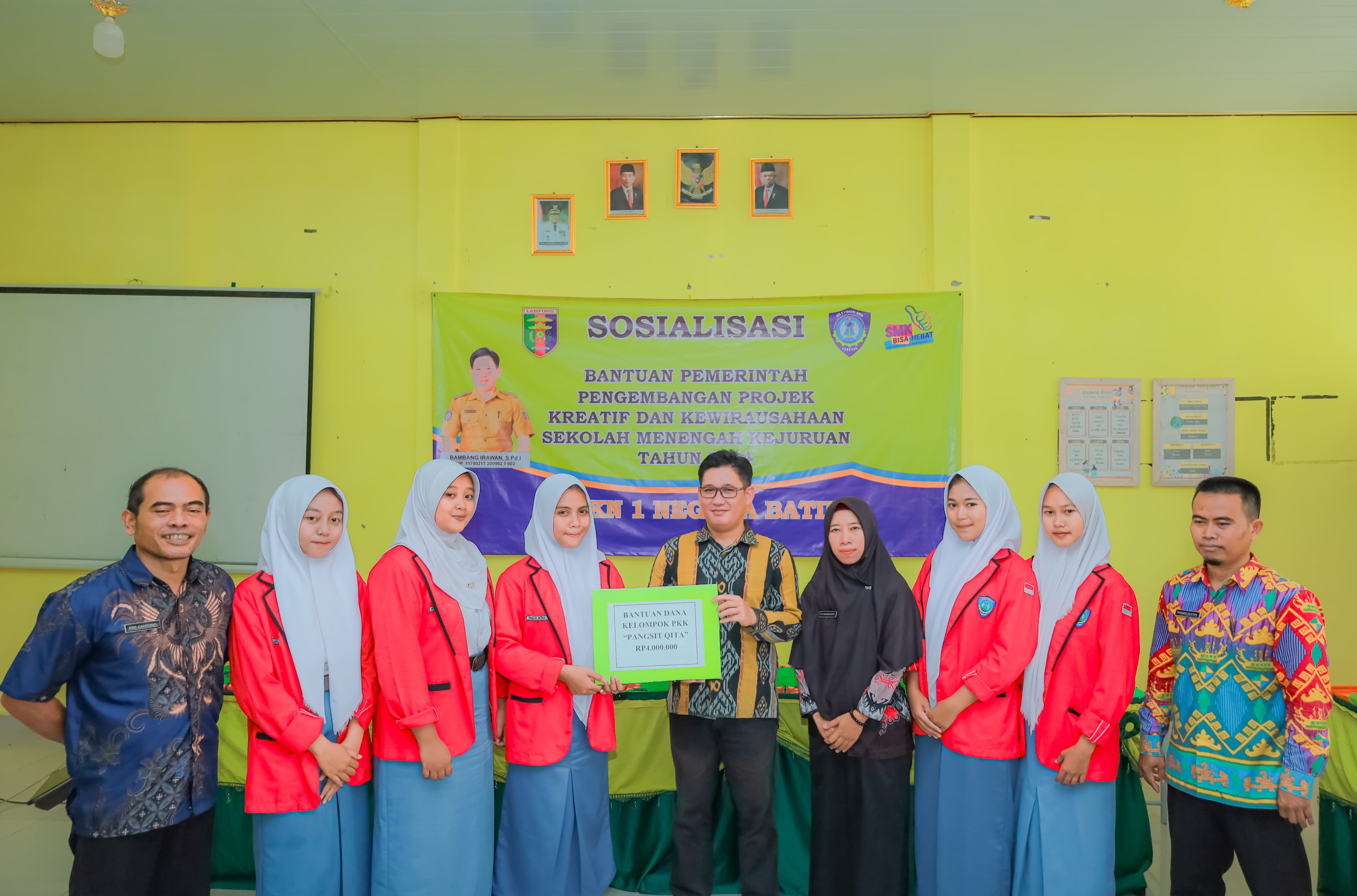 SOSIALISASI PROGRAM BANTUAN PEMERINTAH PENGEMBANGAN PROJEK KREATIF DAN KEWIRAUSAHAAN SMKN 1 NEGARA BATIN TAHUN 2024 SOSIALISASI PROGRAM BANTUAN PEMERINTAH PENGEMBANGAN PROJEK KREATIF DAN KEWIRAUSAHAAN SMKN 1 NEGARA BATIN TAHUN 2024